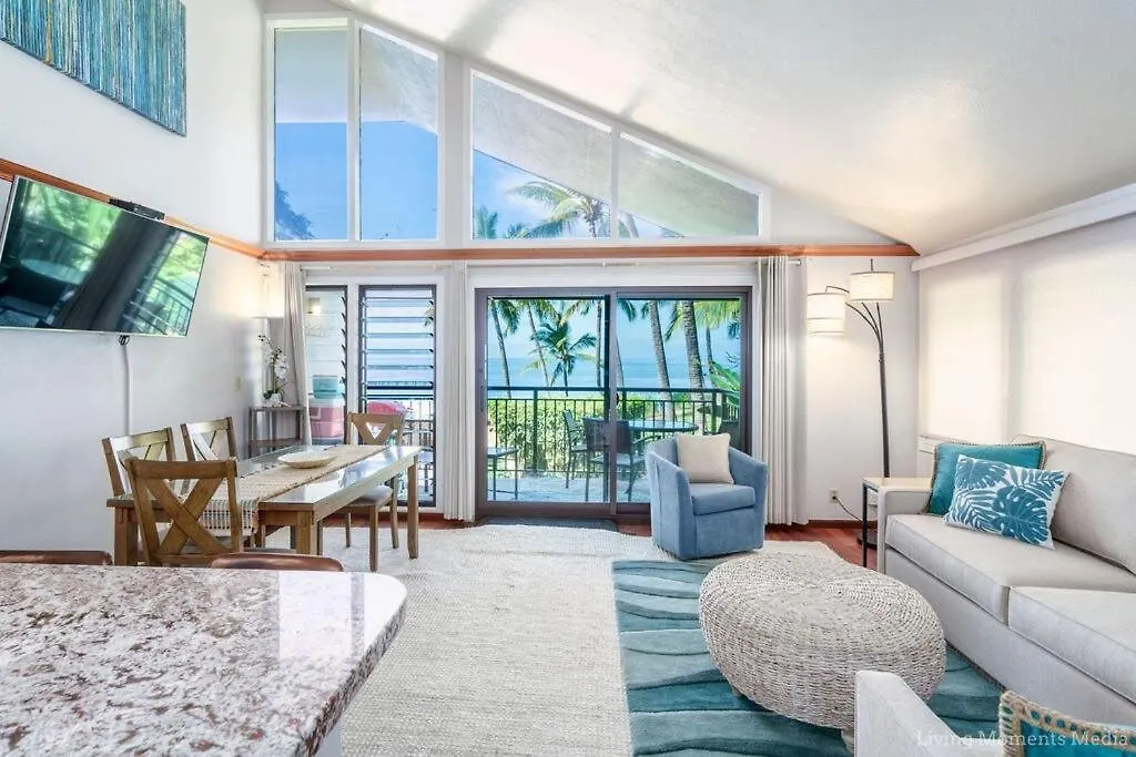 Spacious Beachfront — Sleeps 6 — Ocean Views Kihei Holiday home